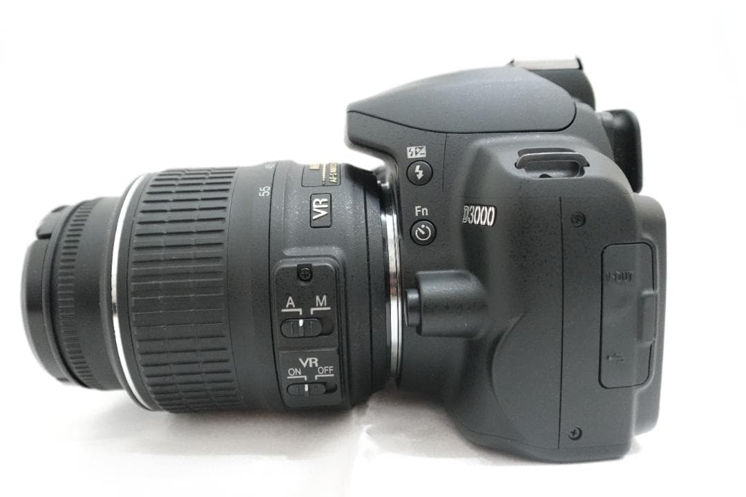 Nikon D3000 18-55 VR Kit デジタル一眼　ショット数460