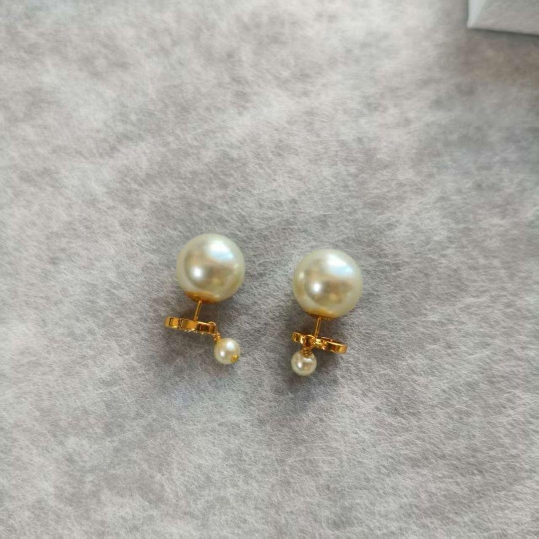【高級感たっぷり】パールとクリスタルのゴールドピアス