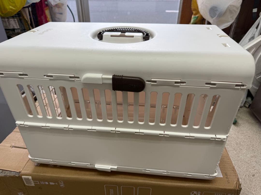 ホワイトプラスチック犬用ケージ
