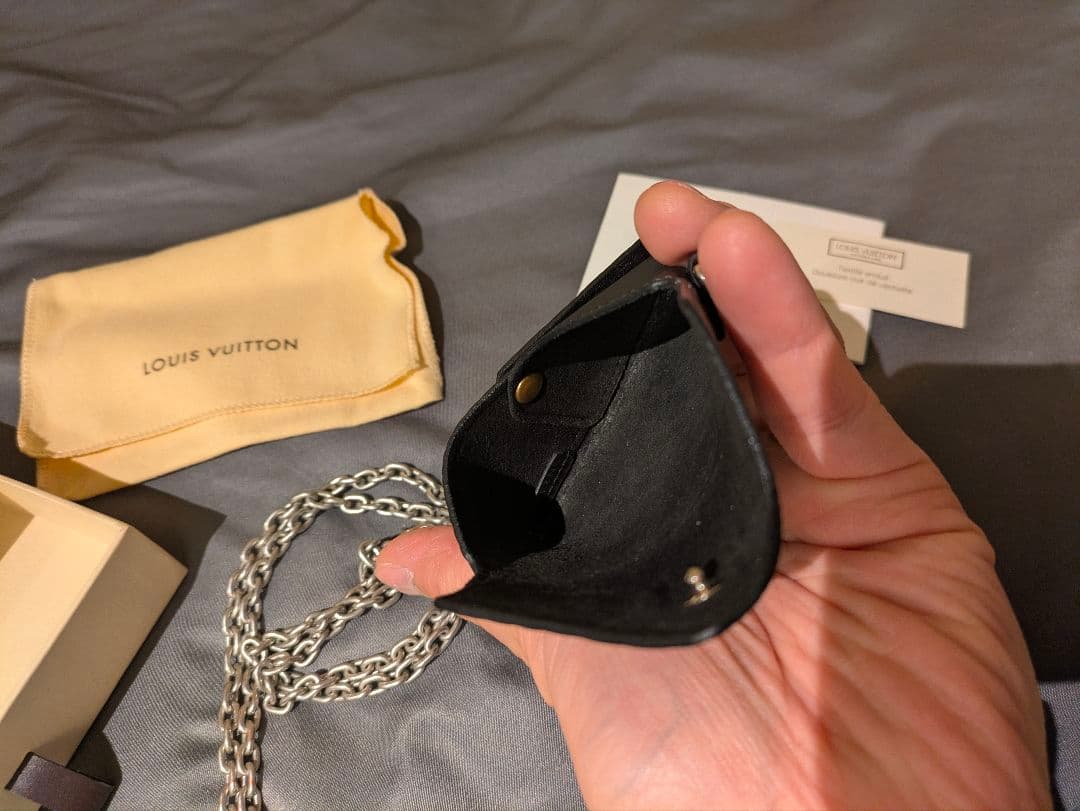 Louis Vuitton エピレザー 小銭入れ チェーン付き