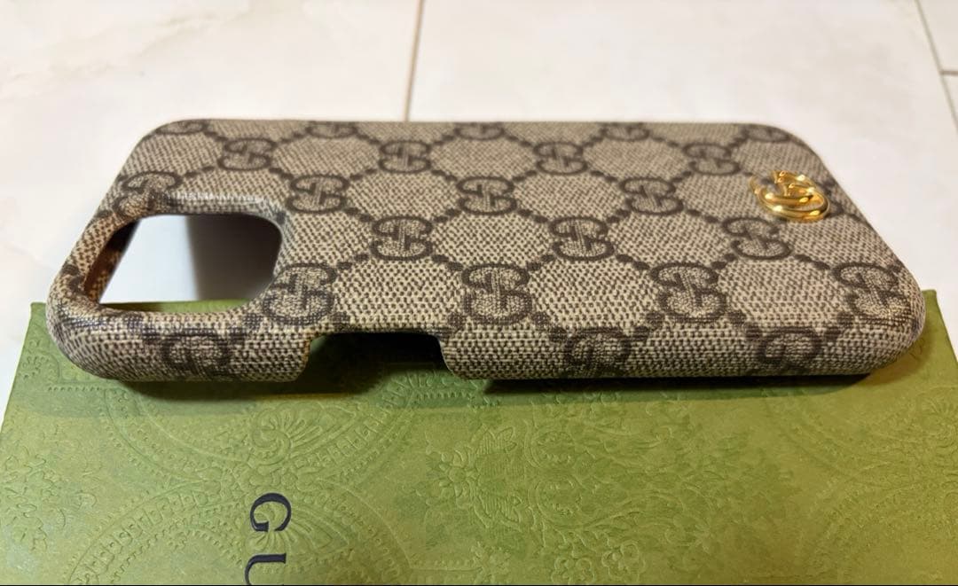 美品✨グッチ iPhone15ケース
