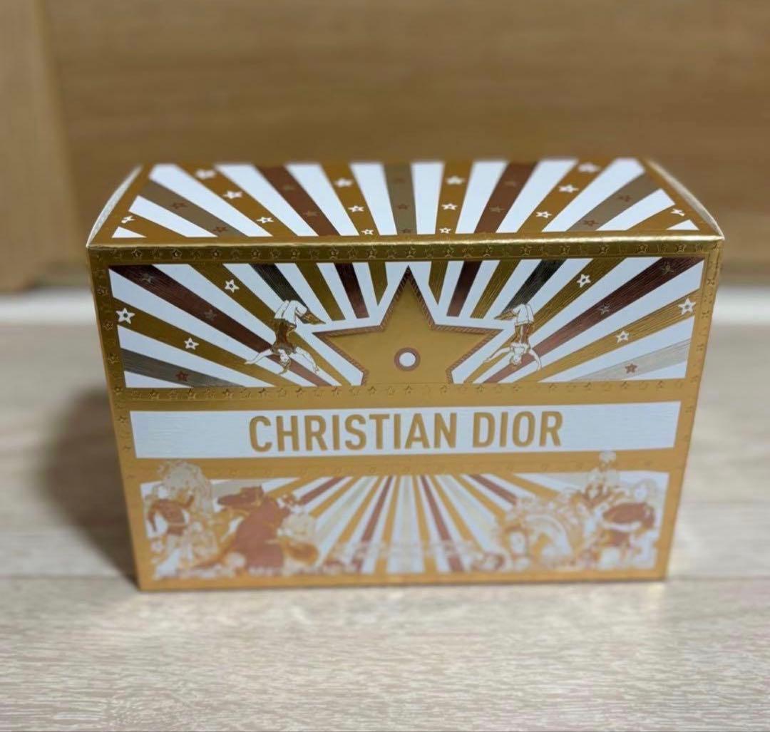ディオール　DIOR ホリデーオファー　2025クリスマスコフレラッピング