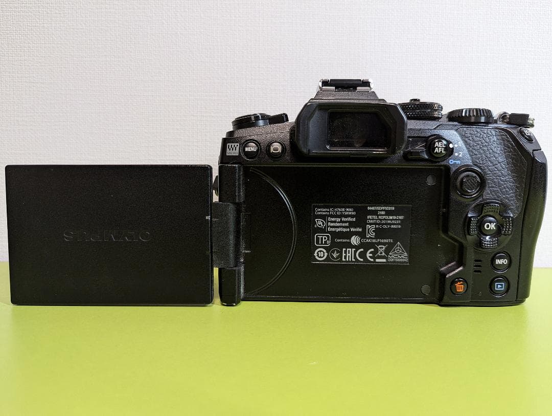 OLYMPUS OM-D E-M1 mark III 22855ショット 元箱付