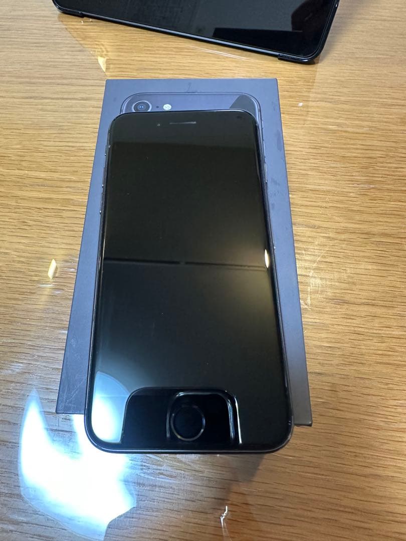 チ*こ様 iPhone 8 64GB スペースグレイSIMロック解除済み 77%