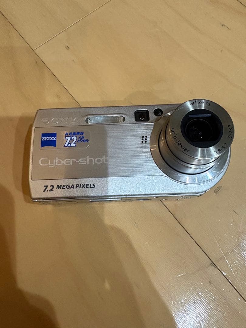 SONY Cyber-shot 7.2メガピクセル シルバー
