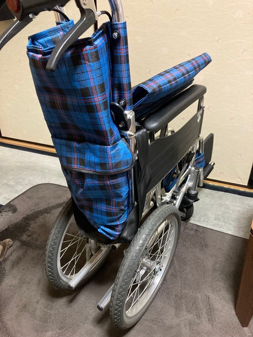 折りたたみ式介助用車椅子
