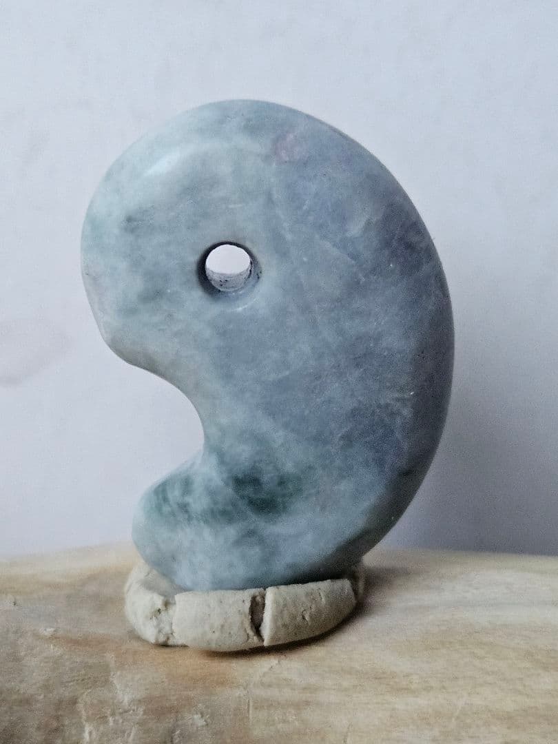 糸魚川　青斑 翡翠勾玉
