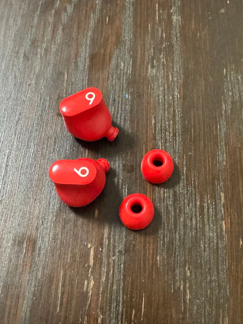 Beats Studio Buds レッド