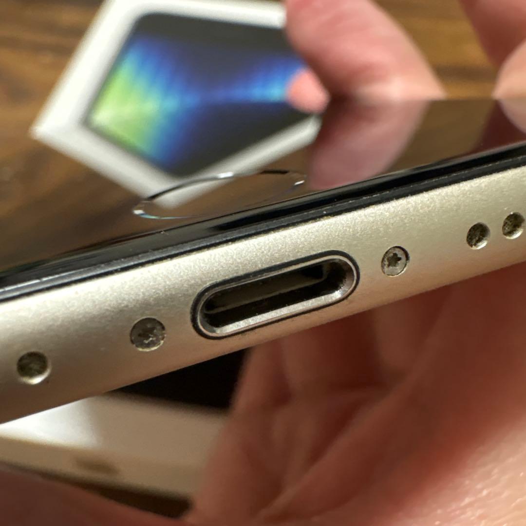 iPhone SE 第3世代 スターライト 64GB SIMフリー