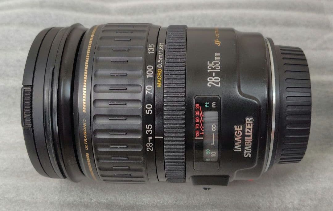 Canon　EF28-135mm F3.5-5.6 IS USM　ズームレンズ