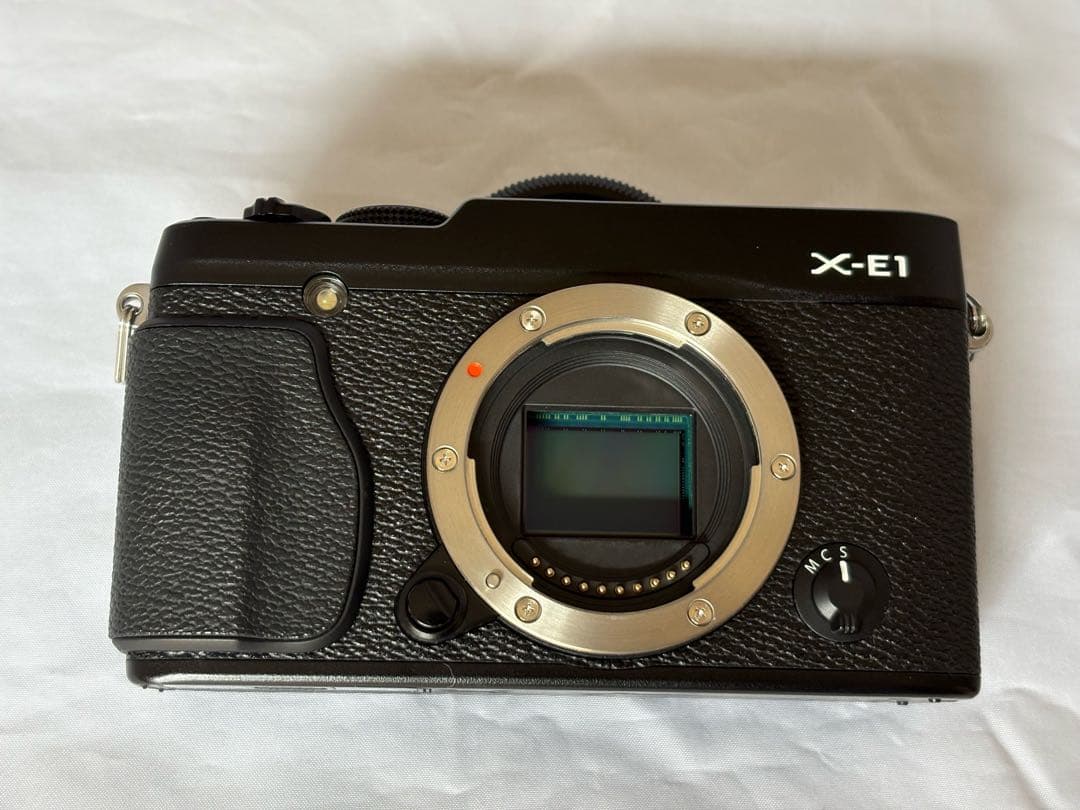 美品 FUJIFILM X-E1 ミラーレスカメラ ボディ 動作確認済み