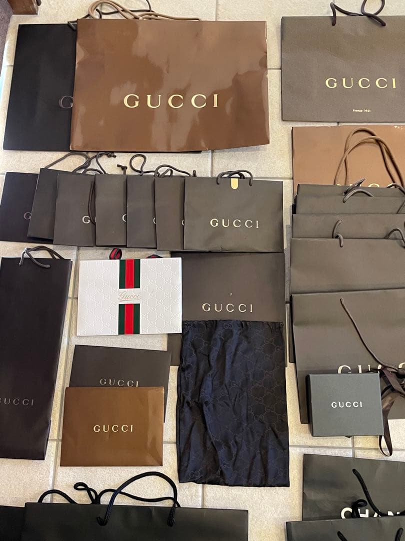 GUCCI・CHANEL・BURBERRY・BVLGARI 他 袋箱65個まとめ