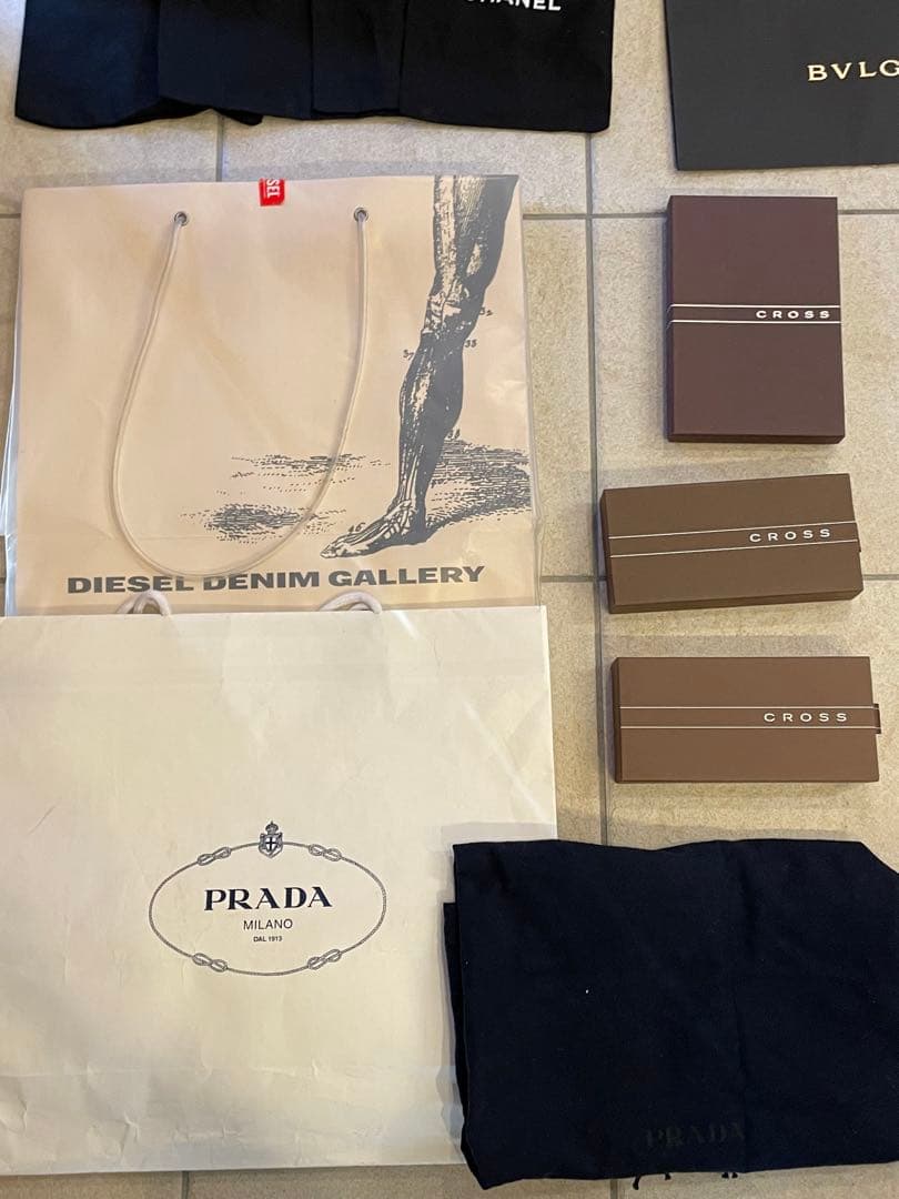 GUCCI・CHANEL・BURBERRY・BVLGARI 他 袋箱65個まとめ