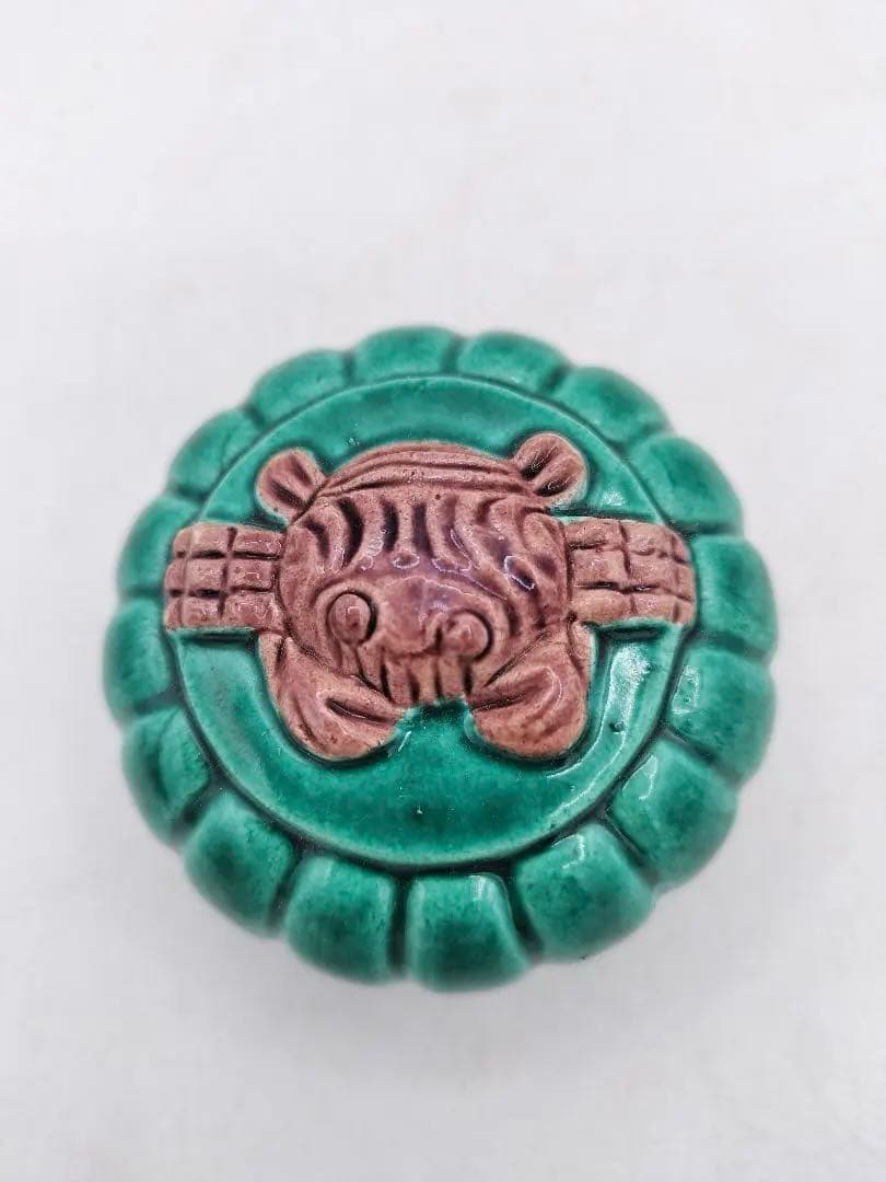 d033【未使用品】香合 青交趾 菊蟹 清閑寺窯 木箱 茶道具