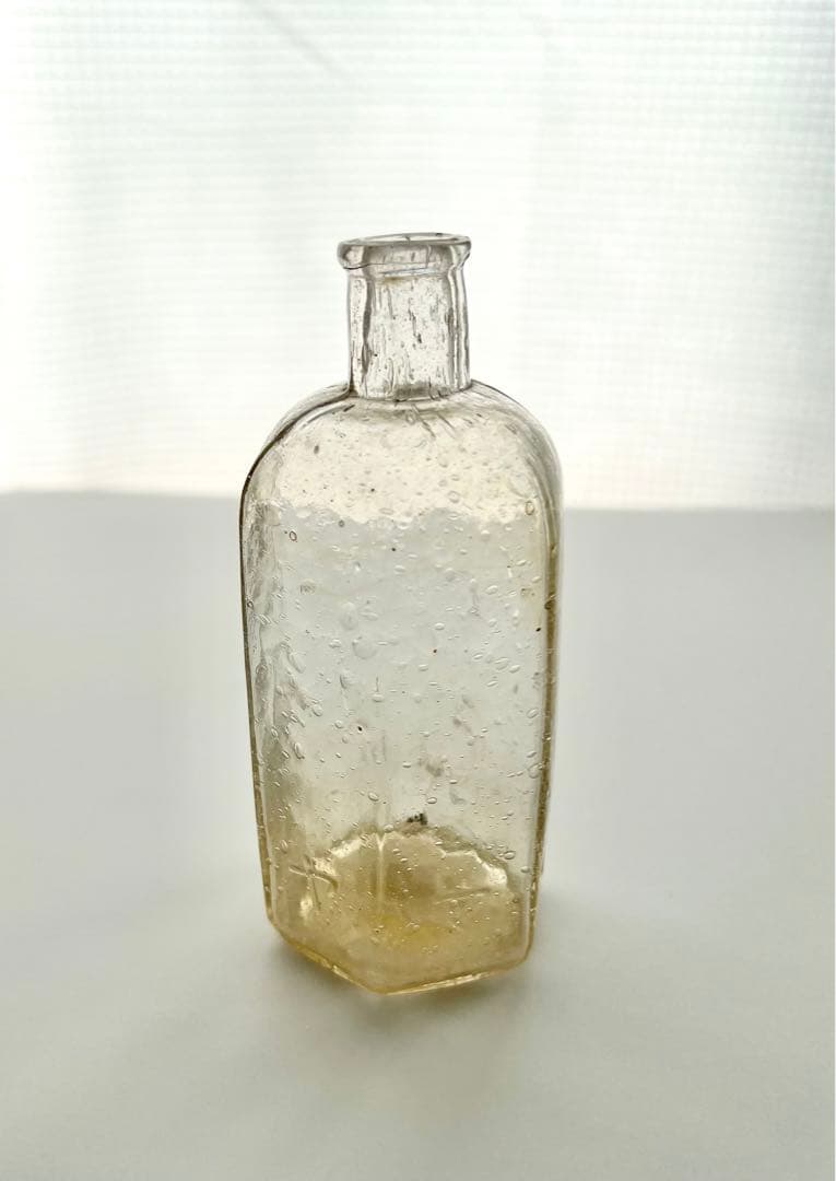 アンティーク　薬通い瓶　6角　昭和20年代　気泡たっぷり　とろとろ　ガラス瓶