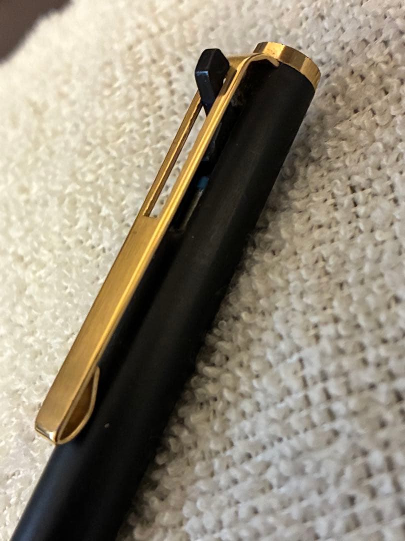 ◾️MONT BLANC モンブラン◾️ハンマートリガー式ボールペン◾️黒／金色◾️