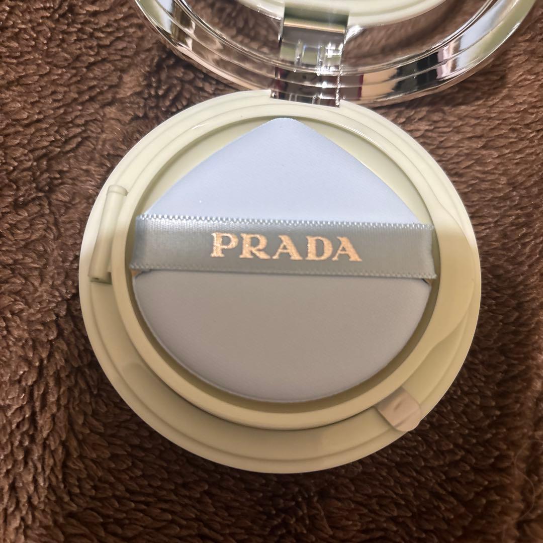 ほぼ新品★PRADAクッションファンデ限定カラー