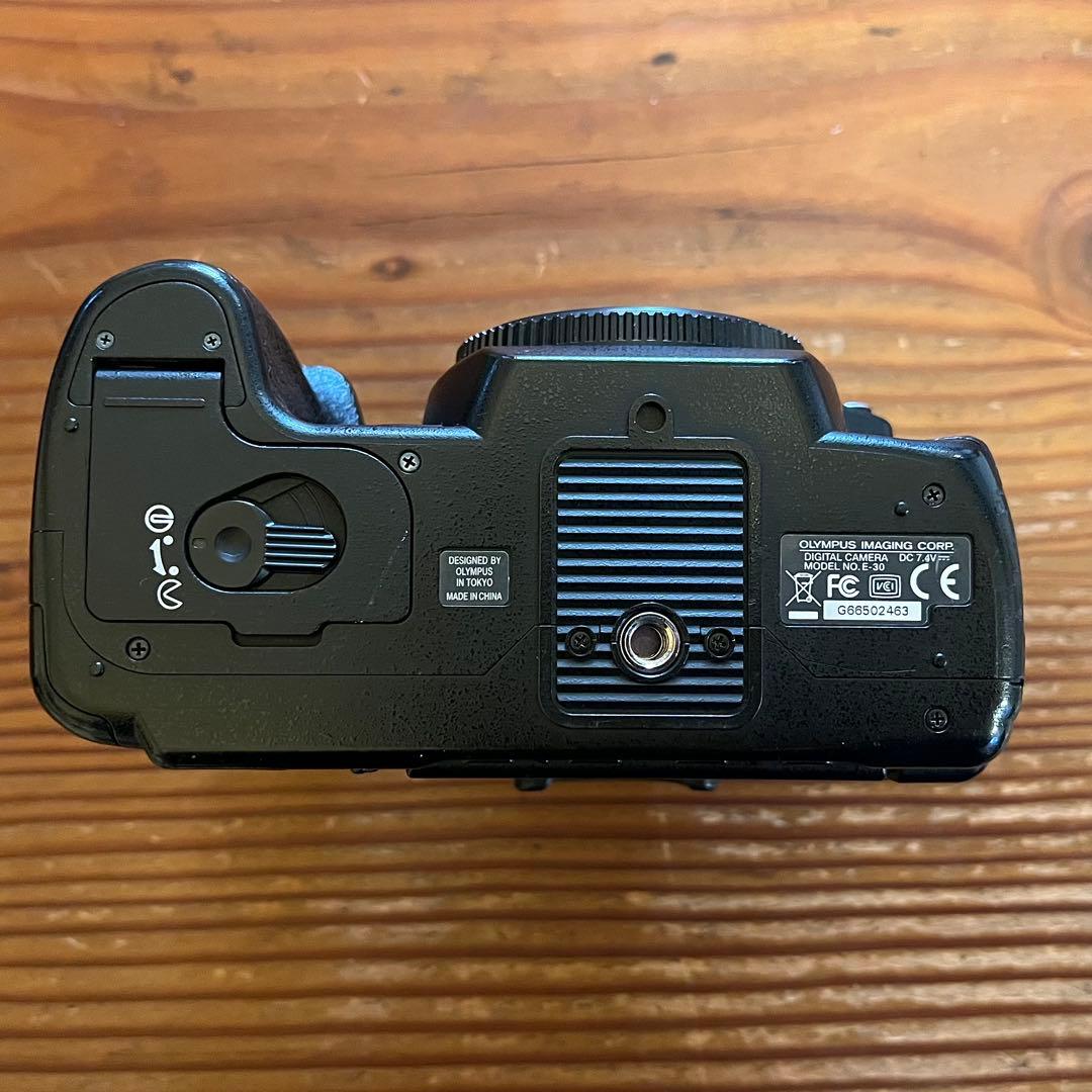 OLYMPUS E-30 デジタル一眼レフ フォーサーズ機　本体+付属品有り