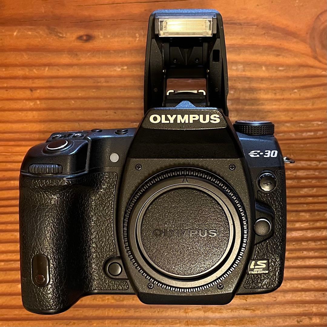 OLYMPUS E-30 デジタル一眼レフ フォーサーズ機　本体+付属品有り