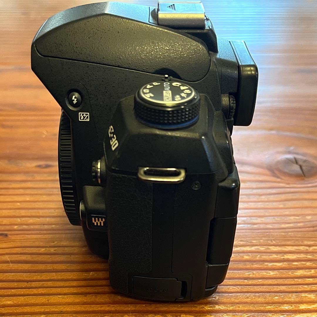 OLYMPUS E-30 デジタル一眼レフ フォーサーズ機　本体+付属品有り