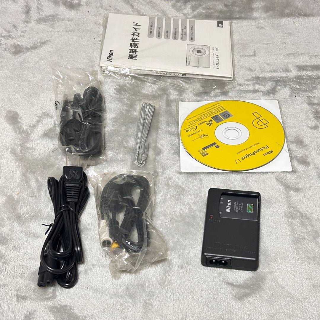 【動作品　美品　箱・付属品多数】Nikon COOLPIX S200 シルバー