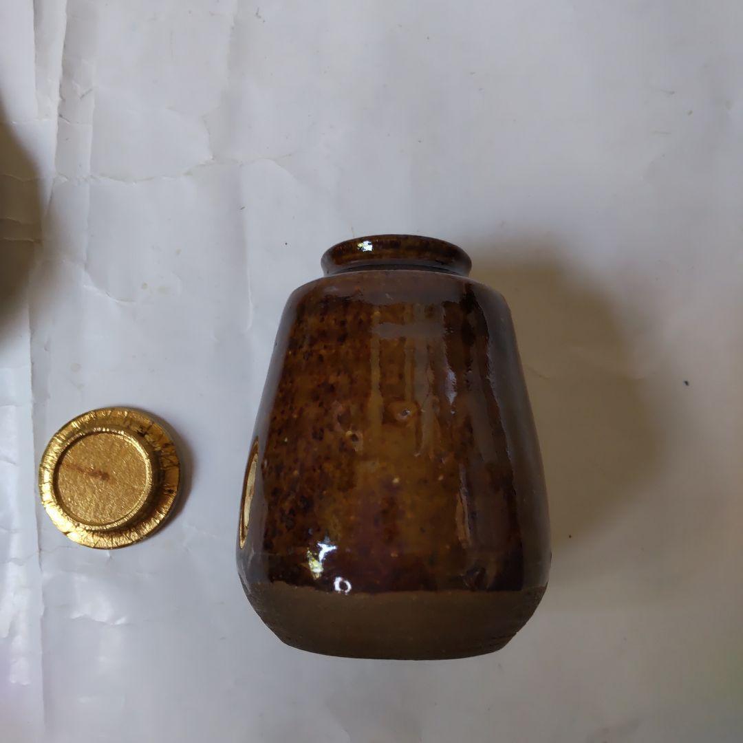 肩衝茶入 尻張茶入 仕覆 四つ目菱緞子 茶道具 木箱 茶入 美品 です。