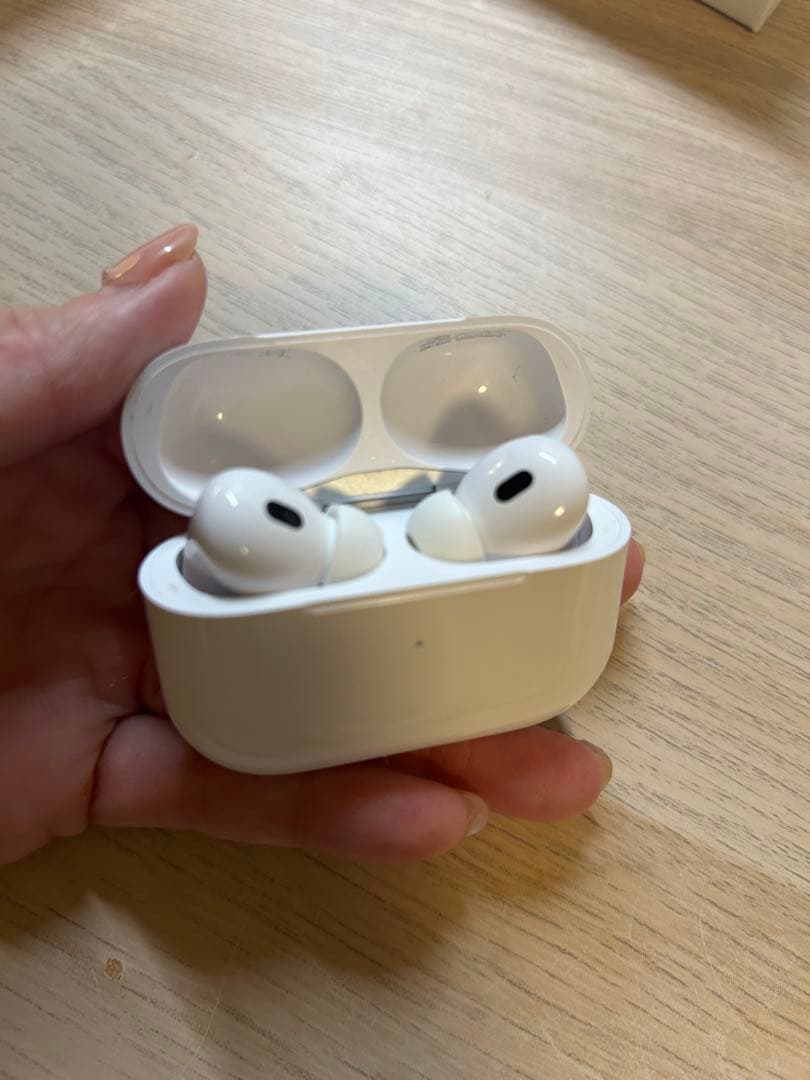 片耳× AirPods Pro 本体 充電ケース付き　第二世代