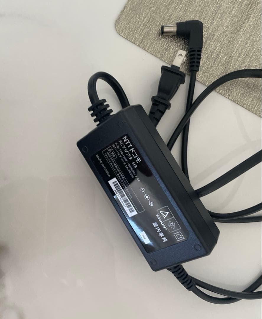 docomo 5G Wi-Fiルーター 本体とACアダプター　HR02