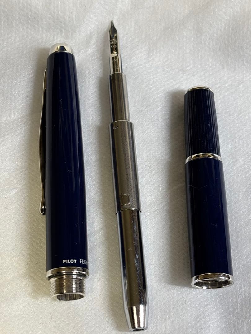 PILOT 万年筆 キャップレス　フェルモ　M ネイビー
