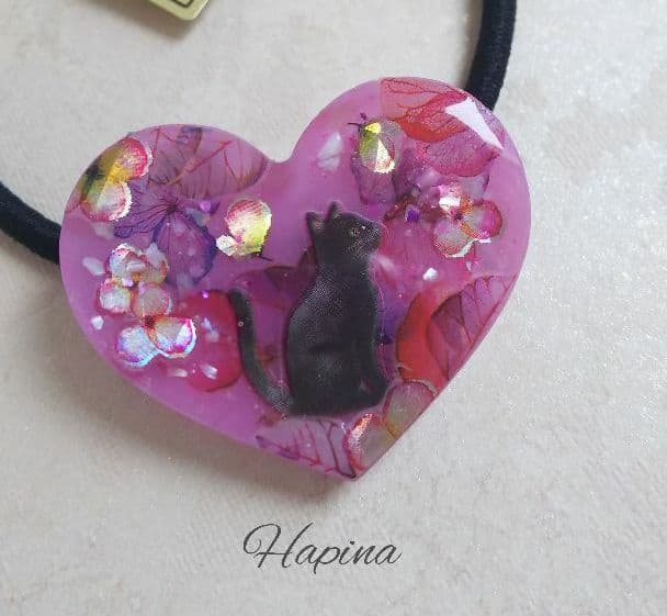 キラキラフラワー黒猫ちゃんハートレジンヘアゴム