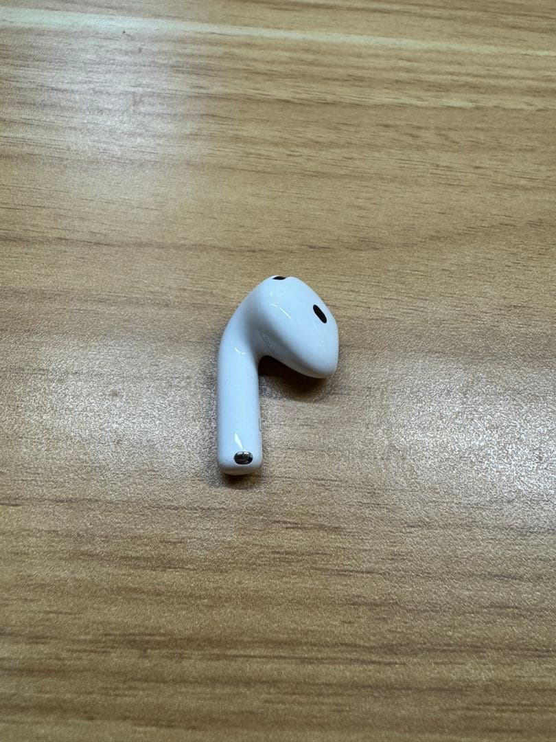 Apple AirPods 第4世代（通常モデル）左耳