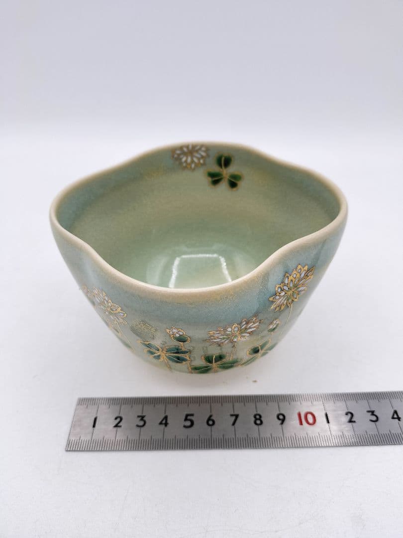 d130 【新品・未使用】茶碗 色絵 四葉のクローバー 八木海峰 紙箱 茶道具