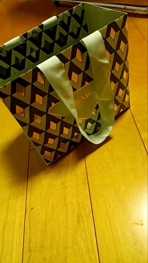 PRADA ハンドクリームボックス付き
