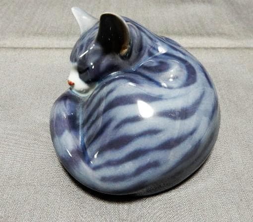  デンマーク　ねむり猫 置物（箱無し）