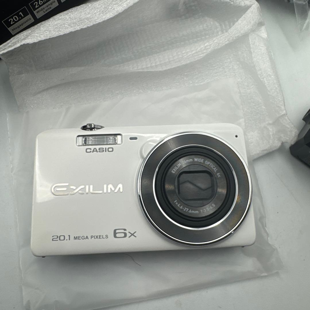 ④CASIO EXILIM EX-ZS35 ホワイト未使用