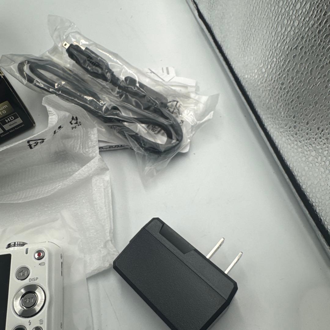 ④CASIO EXILIM EX-ZS35 ホワイト未使用
