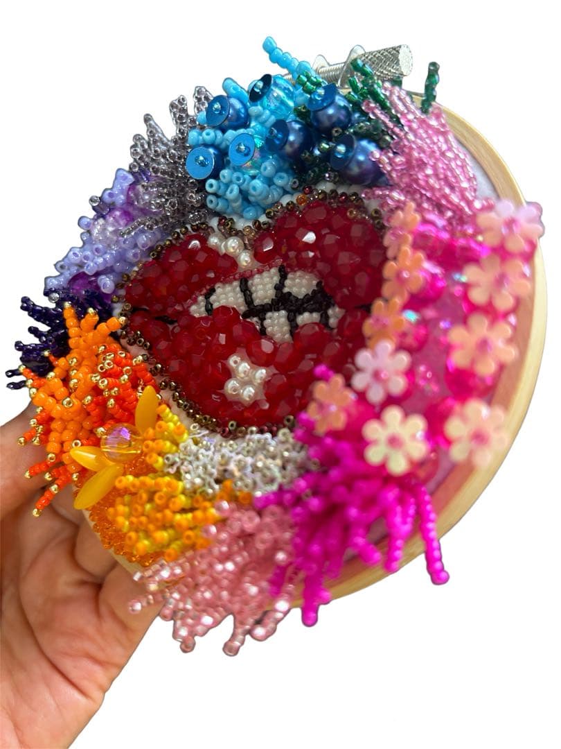 花火　イソギンチャク　ビーズ刺繍　壁飾り　アクセサリー　スワロフスキー