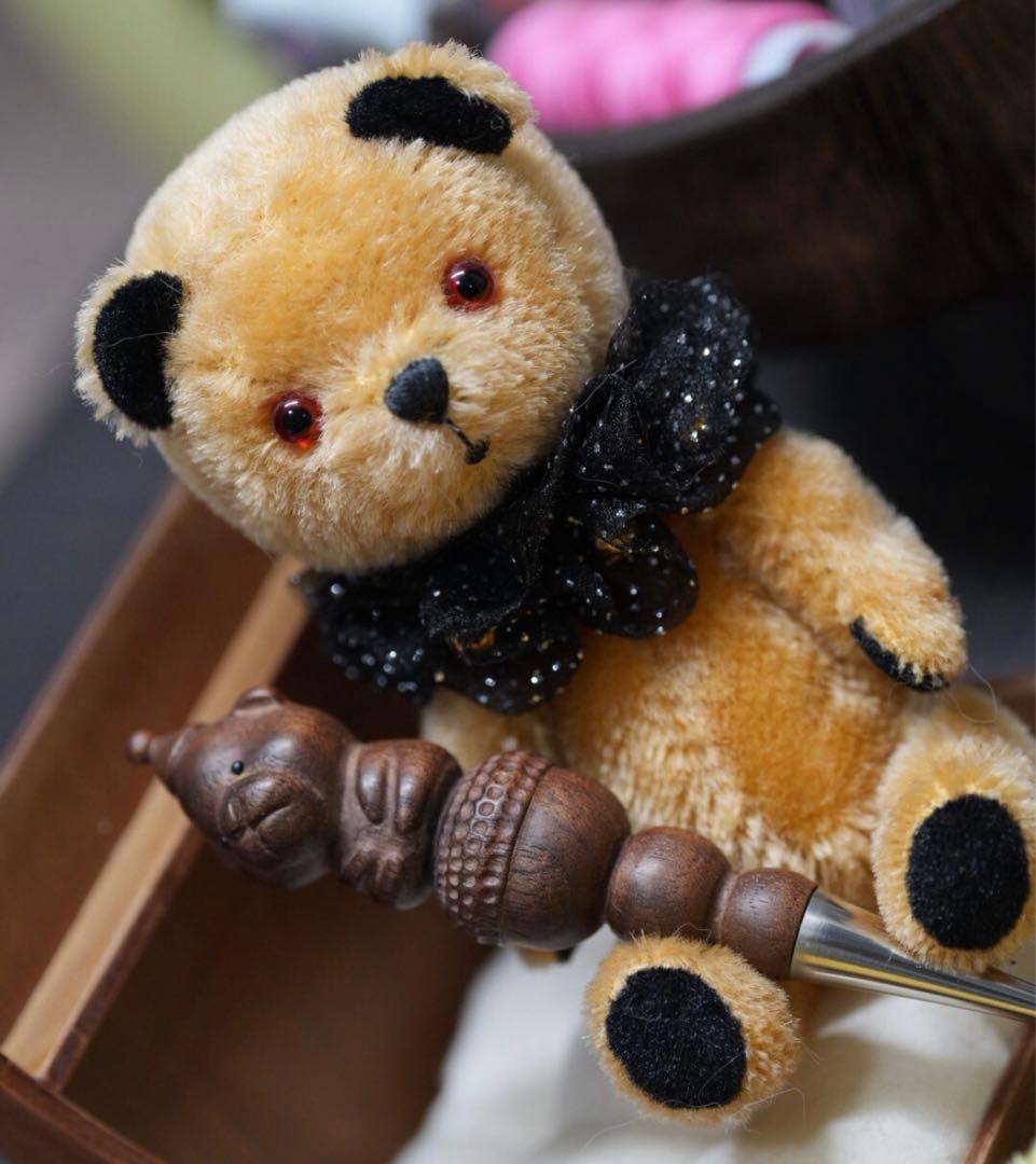 ユニークな黒耳くまさん テディベア アーティストベア 海外作家様 ハンドメイド