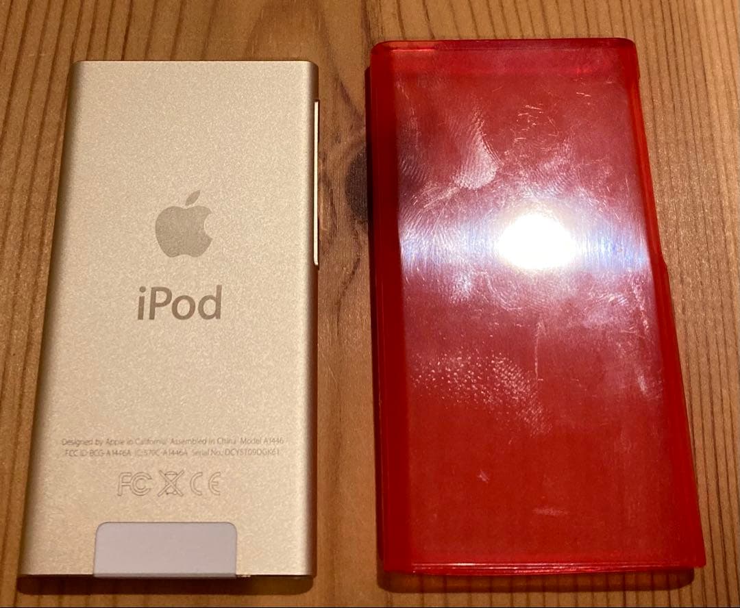 iPod nano 第7世代　ゴールド　16GB(ケース赤)