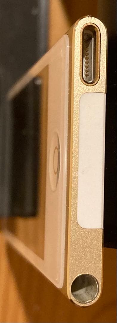 iPod nano 第7世代　ゴールド　16GB(ケース赤)