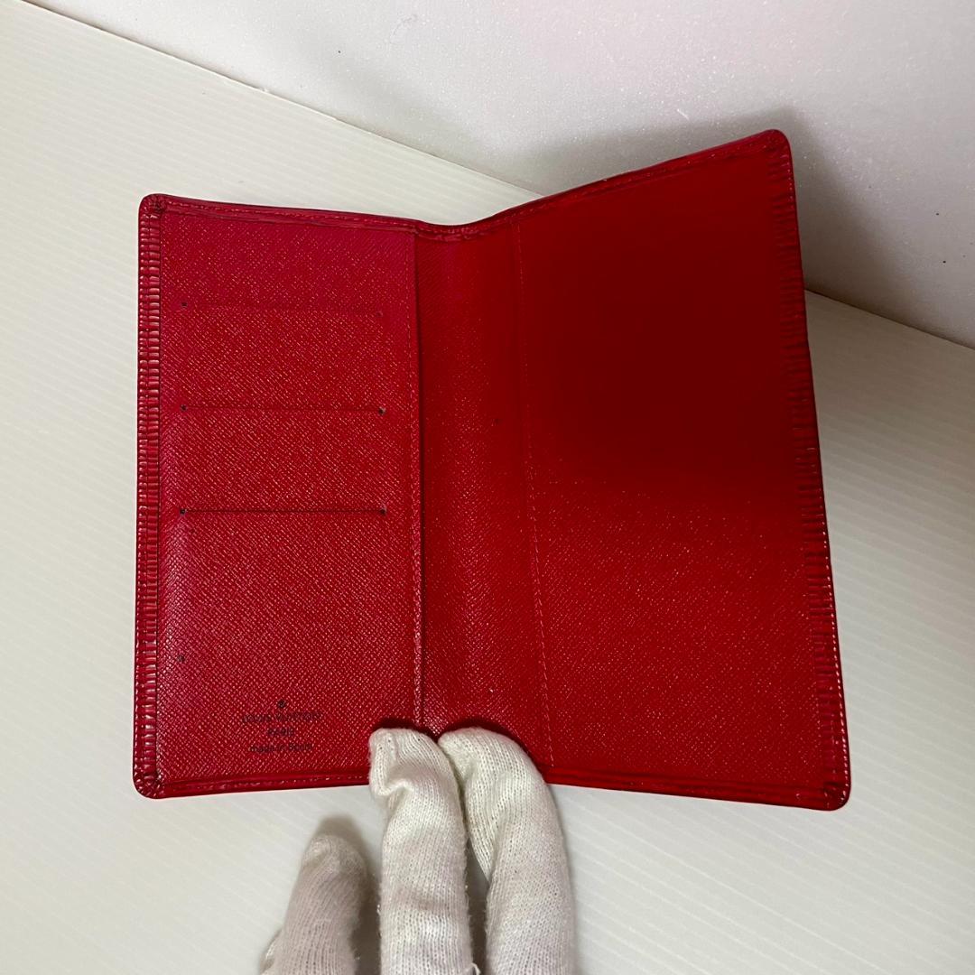 Louis Vuitton ヴィトン エピ ポルト 2 カルト ヴェルティカル