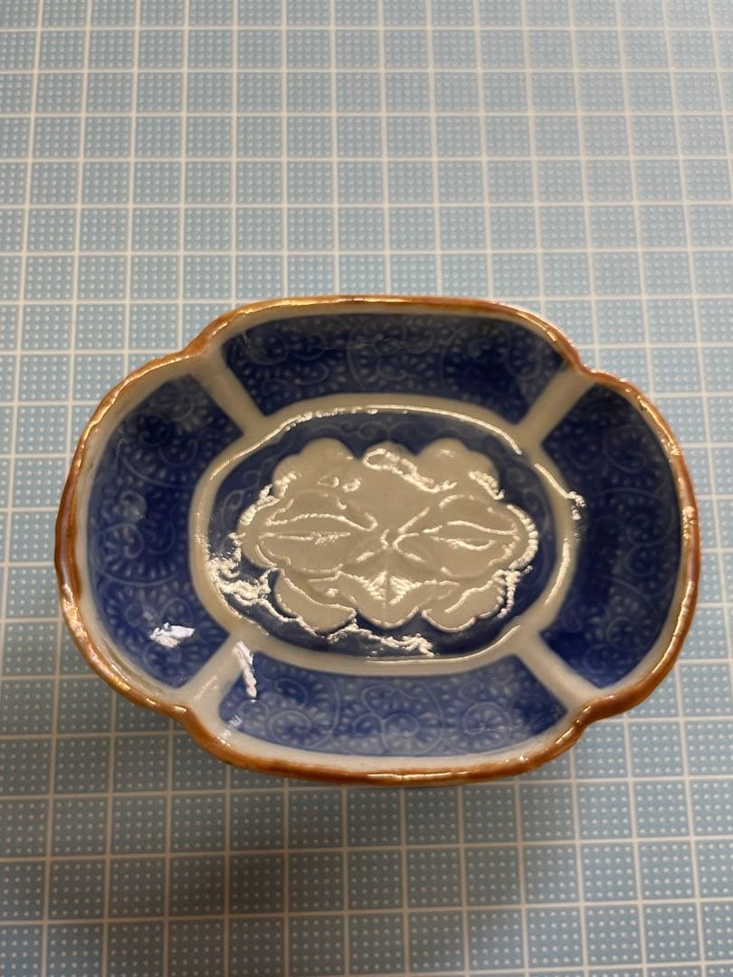 染付陽刻変形皿　5客【m1381 骨董　豆皿　手塩皿 小皿　まとめ売り　本物】