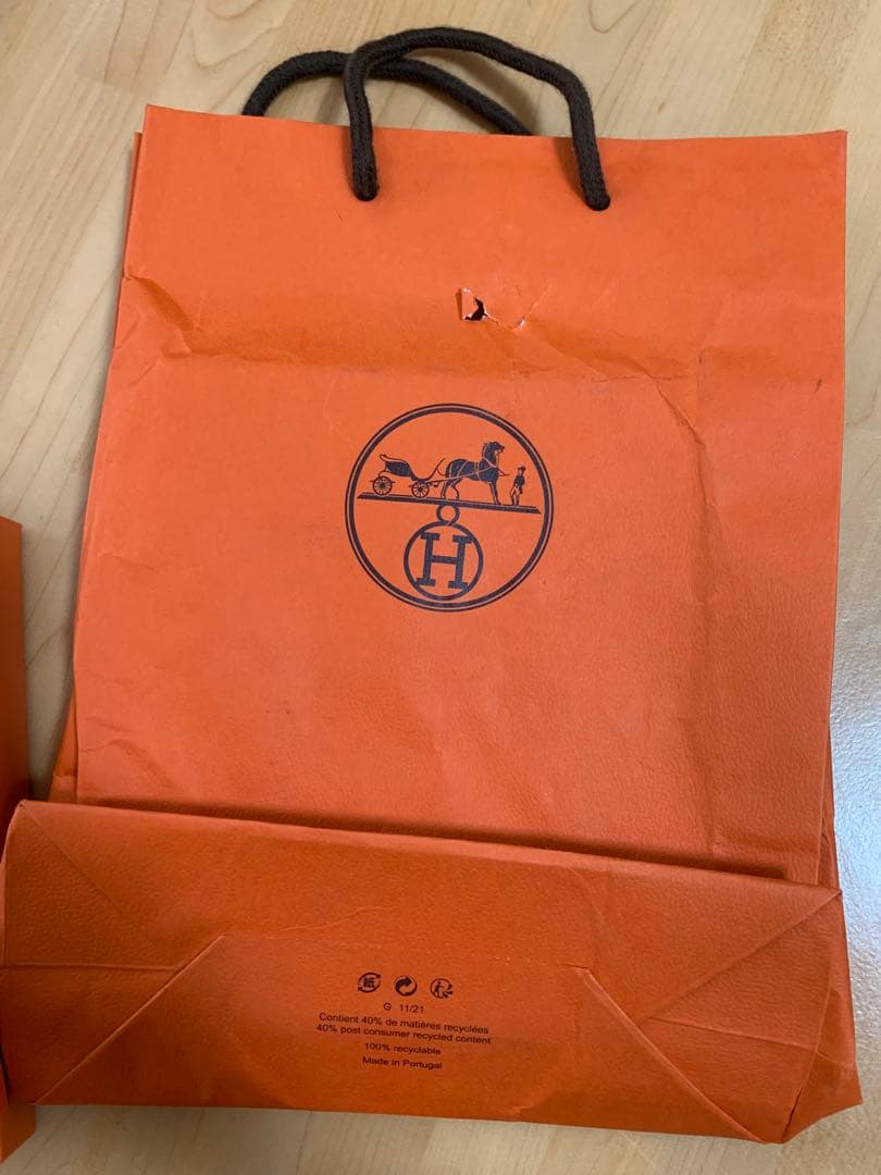新品タグ付き！HERMESエルメス　上品なタオルハンカチ　ピンク、ホワイト