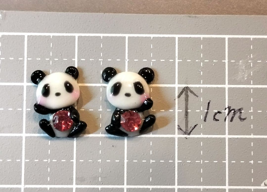 キラキラパンダポストピアス
