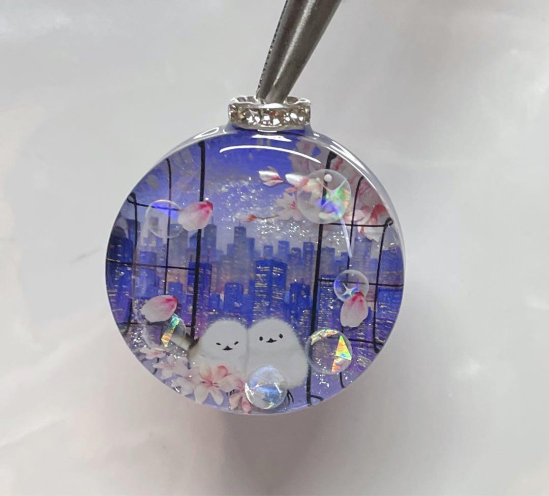 展示用/レジン/夜の街並みと窓辺のシマエナガ　桜　蓄光　オルゴナイトネックレス
