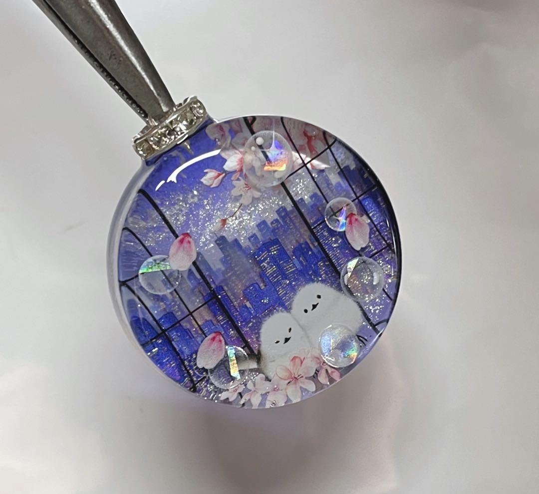 展示用/レジン/夜の街並みと窓辺のシマエナガ　桜　蓄光　オルゴナイトネックレス
