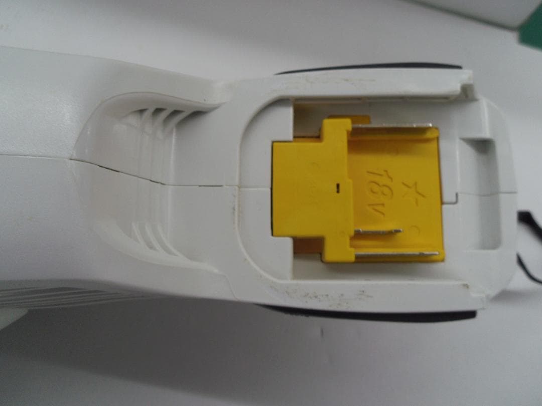 【中古品】マキタ 充電式クリーナ CL182FD 18V 本体のみ makita