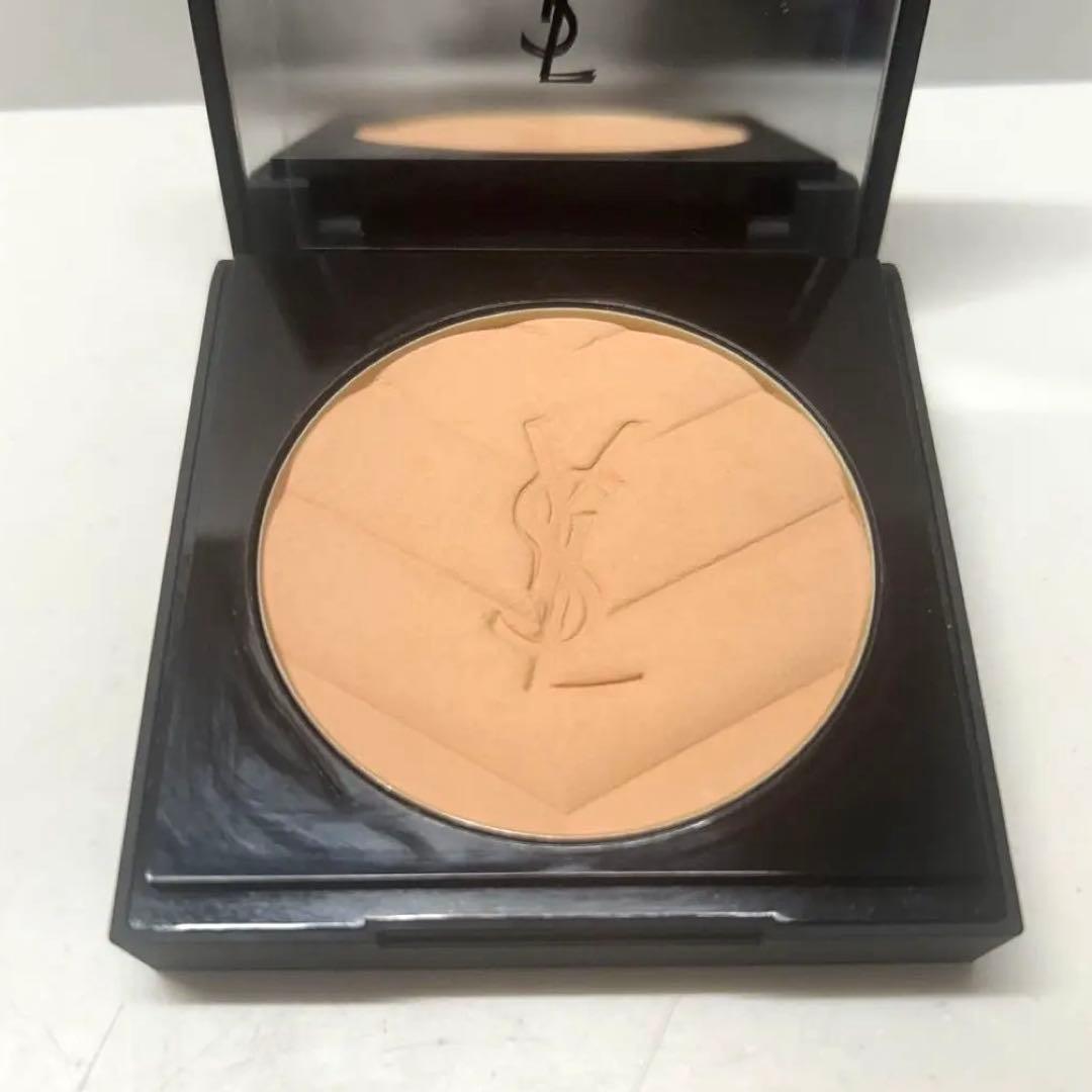 YSL イブサンローラン　オールアワーズ　ハイパープレストパウダー　2