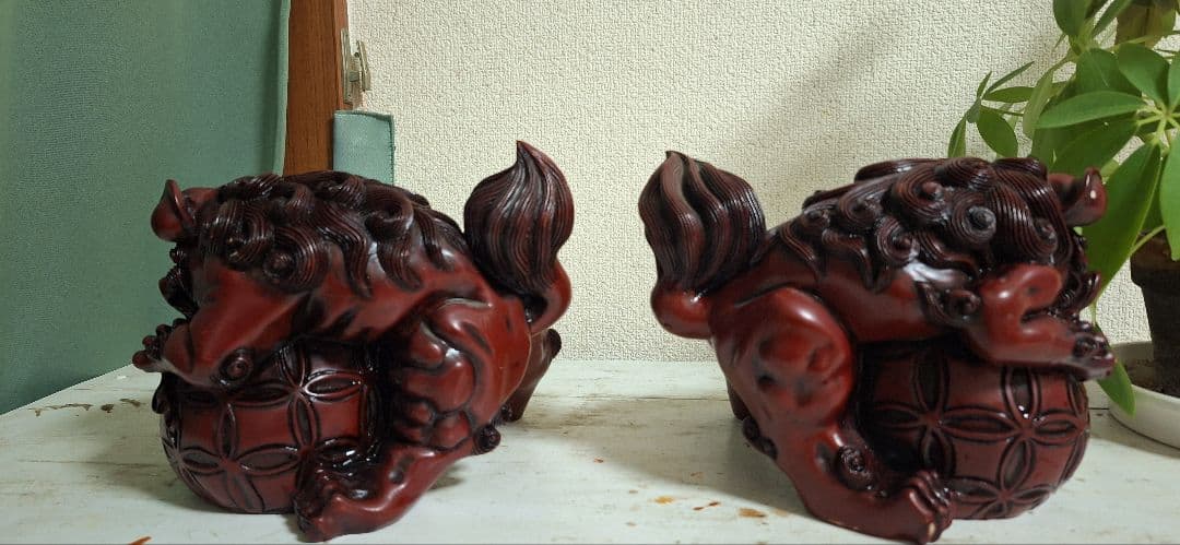 玉乗りシーサー　獅子　魔よけ　玉乗り獅子置物 開運 魔除け 縁起物 骨董品　沖縄