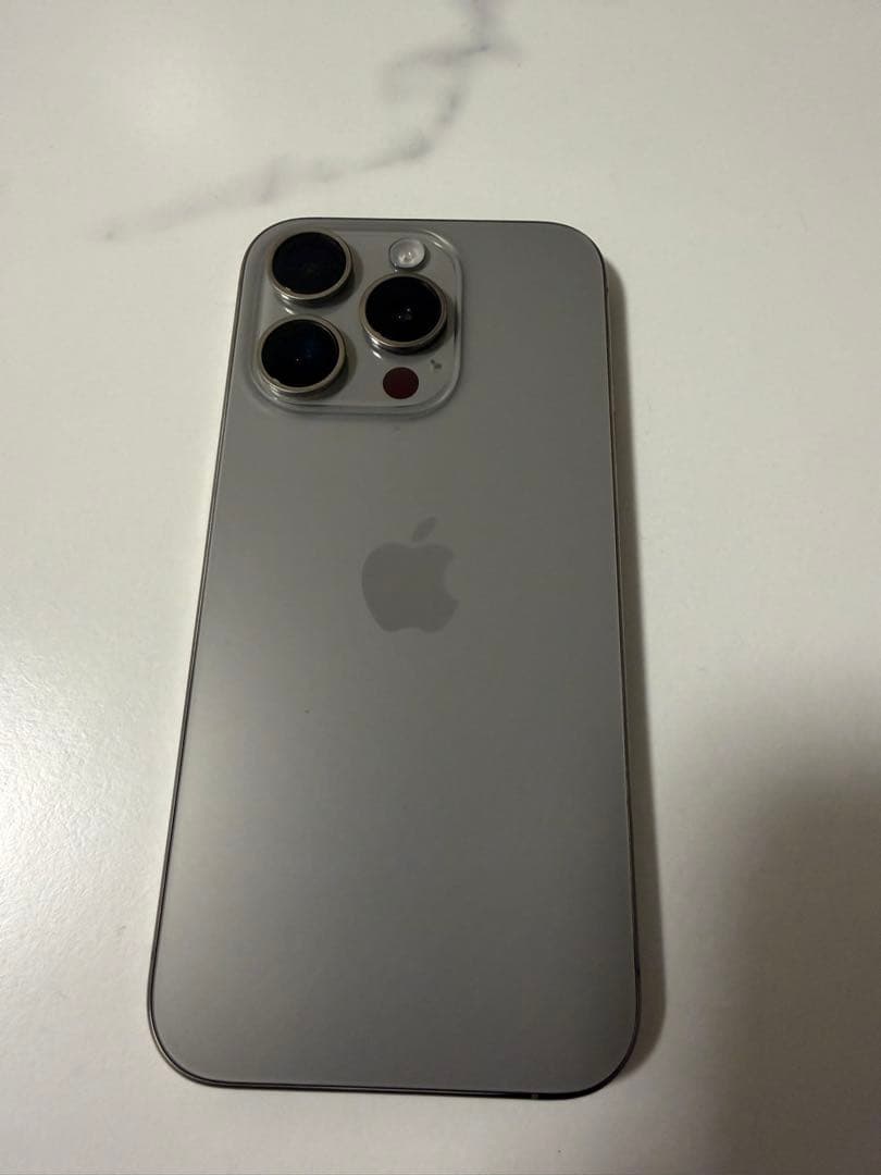 iPhone 15pro ジャンク品　起動不可